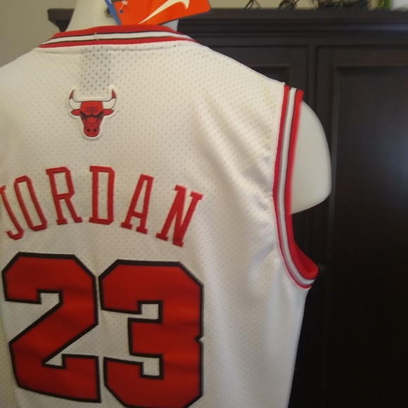 NWT Chicago Bulls Michael Jordan Jersey XXL - Picture 5 of 9